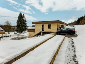 Schönes Ferienhaus in La Chaux mit Jacuzzi - Vuillafans - image1