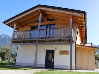 Frontansicht - großer Balkon Schlafzimmer oben links