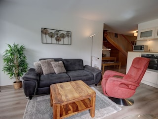 Wohnzimmer mit offener Küche