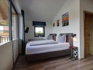 Schlafzimmer oben links mit 2 Einzelbetten