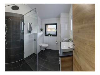 1. OG zwei Badezimmer