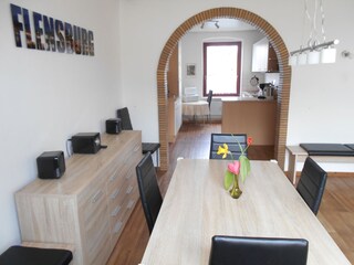Blick vom Essbereich in die Küche