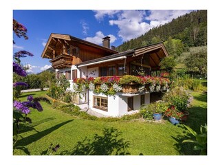 Ferienwohnung befindet sich unter Balkon eigener Garten