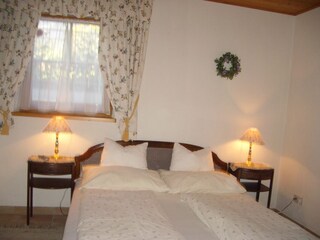 2. Schlafzimmer mit Bad