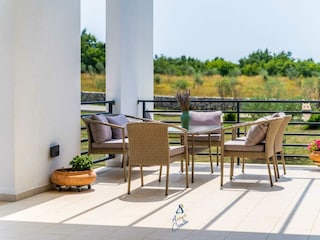 outside table