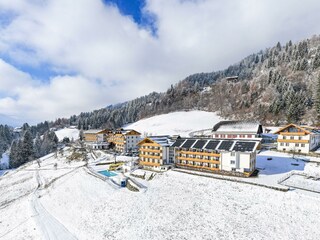 Hotel von außen im Winter