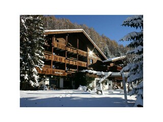 Chalet Hotel Senger Aussenansicht Winter