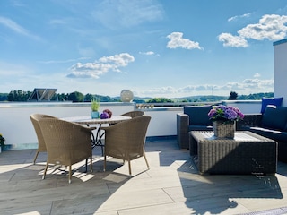 Sonnen-Terrasse mit Blick über Binz zu den Wäldern