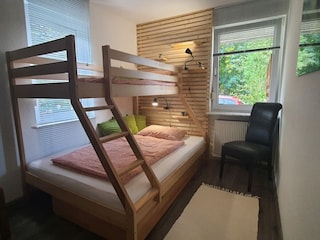 Schlafzimmer 2