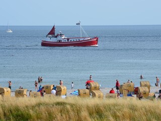 Blick vom Balkon. Immer was los auf der Ostsee