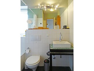 Badezimmer mit Duschwanne