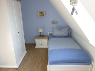 Schlafzimmer im OG mit zwei Einzelbetten (100x200)...