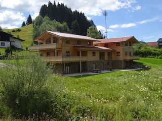 Gesamtansicht Haus 1 (rechts) und 2