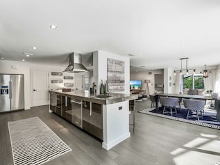 Living area /Kitchen 3