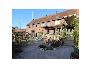 HOF68 Innenhof am Morgen