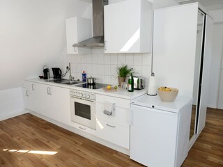 Komfortabel ausgestattete offene Küchenzeile