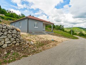 Holiday house Uriges Ferienhaus in Ričice-Imotski in der Nähe des Roten Sees - Imotski - image1