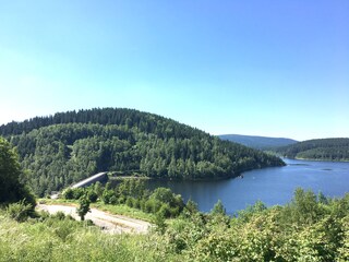 Blick auf die Staumauer