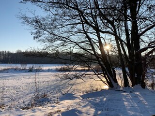 Winterlandschaft hinter dem Haus