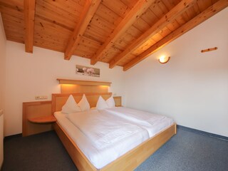 Schlafzimmer mit Balkon