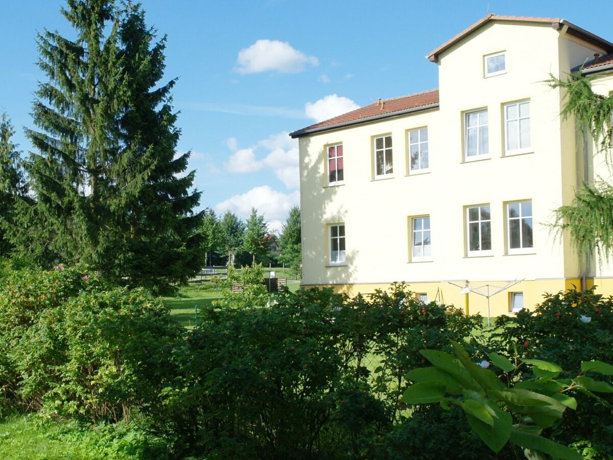 Holiday flat on ground floor with view of the garden