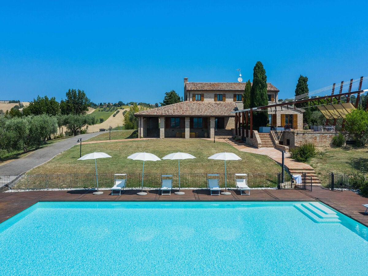 Villa Monica - Villa mit Pool, 9 km vom Meer