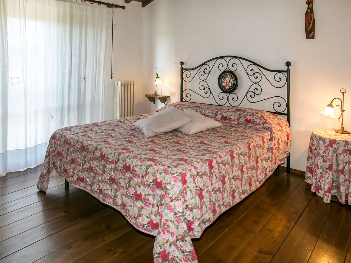 Villa Monica - Schlafzimmer mit Doppelbett