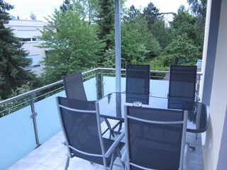 Balkon an Küche und Essecke