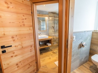 Badezimmer und WC getrennt im Studio Reiteralm