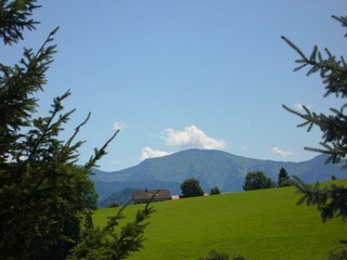 Traumhafte Aussicht mit Bergpanorama