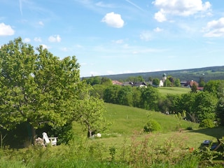 Blick vom Apartment zur Ortsmitte mit Kirche