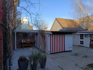 Blick auf kleine Terrasse (linke Seite)