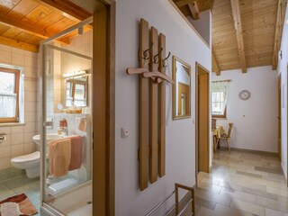 2.Badezimmer und Flur