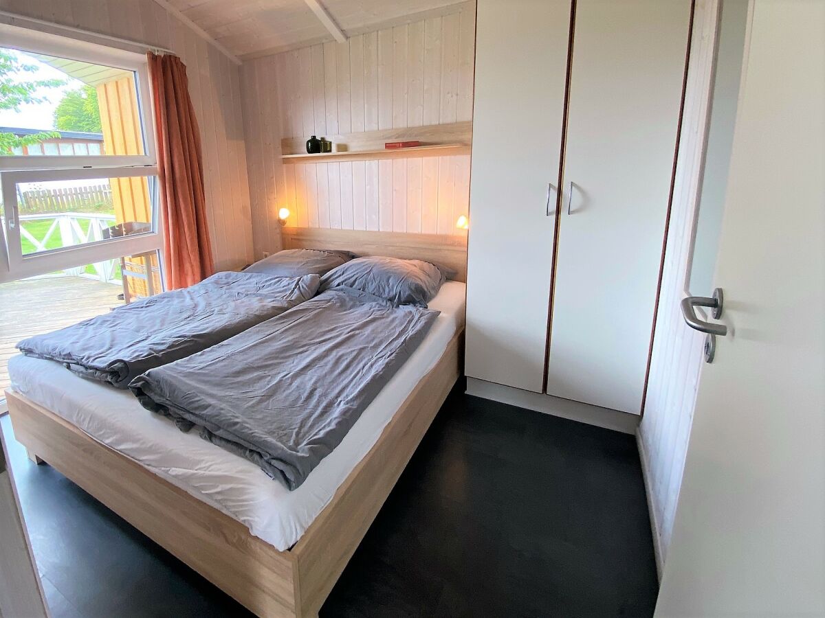 Schlafzimmer 1 mit Doppelbett