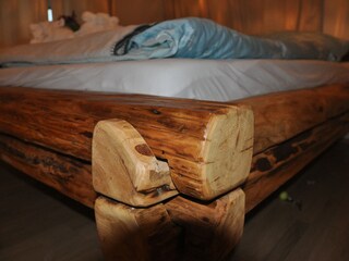 Doppelbett aus Altholz