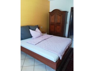 Schlafzimmer Doppelbett Erdgeschoss