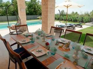 outside dinning area