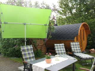 Garten mit Sauna-Faß