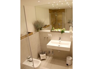 Bad 1 / Bidet