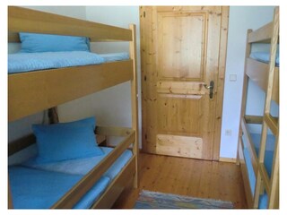Zimmer mit 2 Stockbetten für 4 Personen