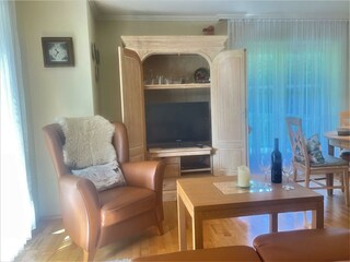 Praktischer Fernsehschrank