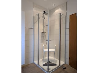 Duschhocker im EG Bad bis 150 kg belastbar