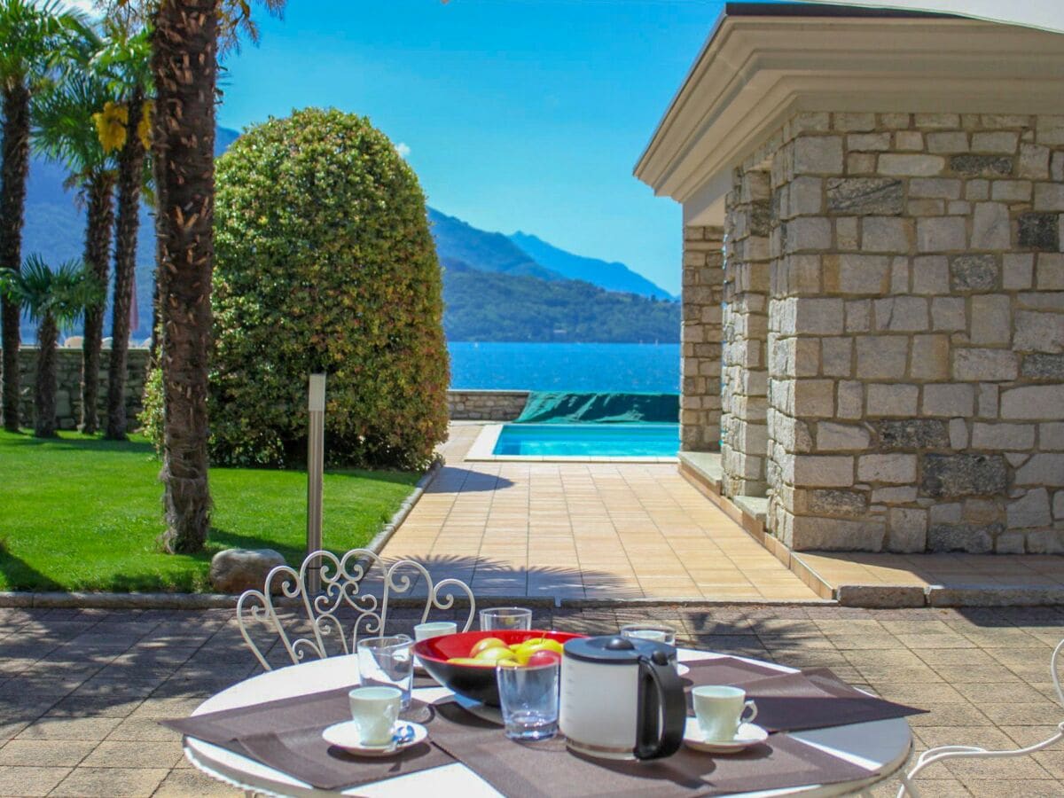 Ca. 25 m² große Terrasse mit schöner Seesicht