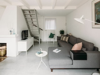 Wohnzimmer mit Fernseher