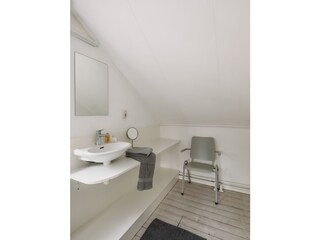 Schlafzimmer 1 mit Waschbecken