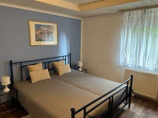 Schlafzimmer 2 mit Tagesdecke