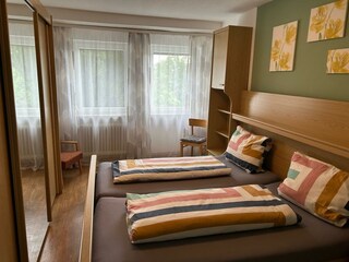 Schlafzimmer 1