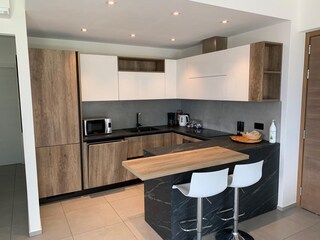 fully equipped kitchen with snack area