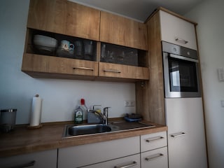 Küchenzeile mit Backofen & Kühlschrank