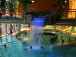 Moor-Therme: 900 m2 Wasserfläche